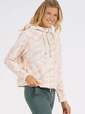 Vuori Beach Hoodie in Bisque Camo Small